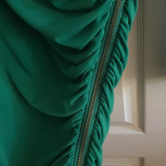 Beautiful too - Picture 3 of 4